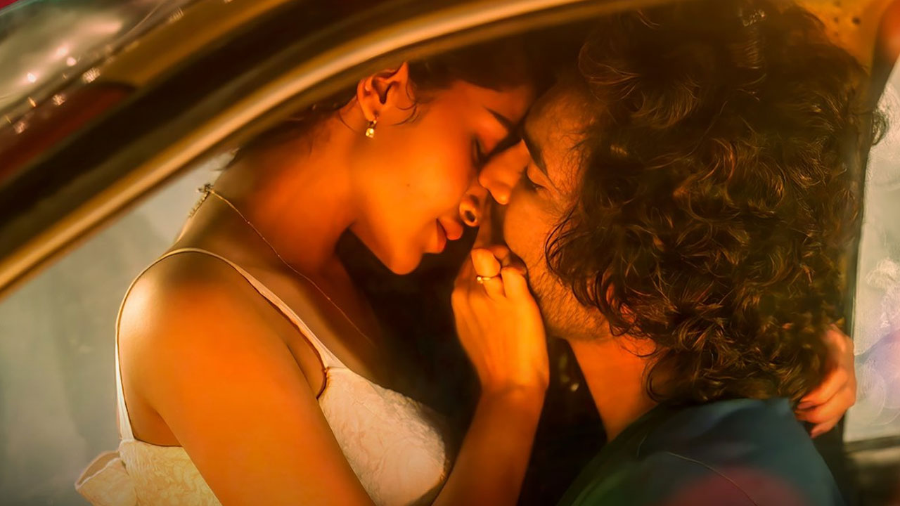 Anupama Parameswaran | అనుపమ హాట్ షోకు థియేటర్స్ తగలబడేలా ఉన్నాయిగా..!