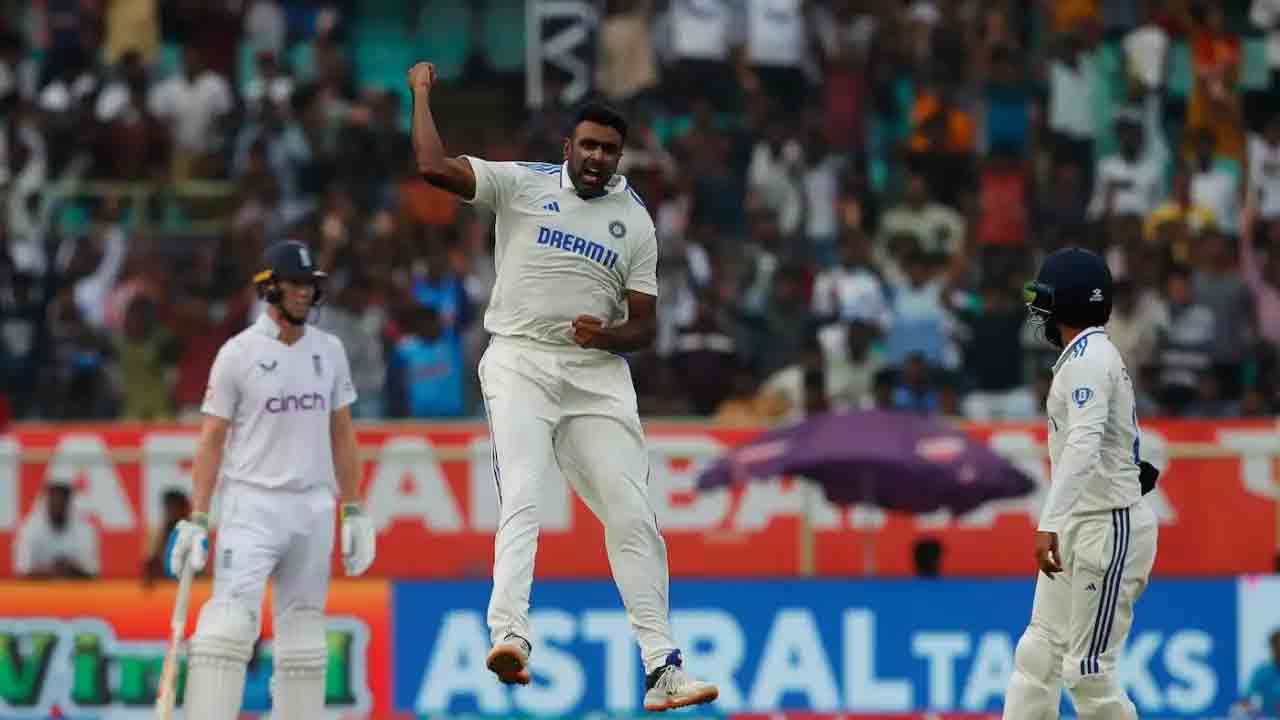 Ravichandran Ashwin | ఐదొందల క్లబ్లో అశ్విన్.. దిగ్గజాలను దాటేసిన స్పిన్ మాంత్రికుడు