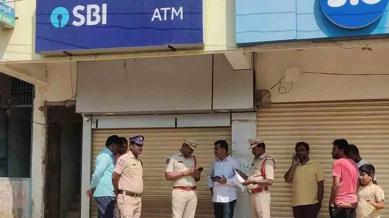 ఎస్‌బీఐ ఏటీఎంలో 29.7 లక్షలు చోరీ