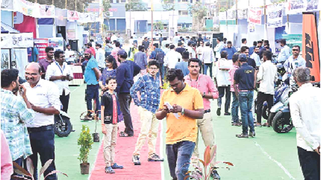ఆటో ఎక్స్పో షోకు అదుర్స్