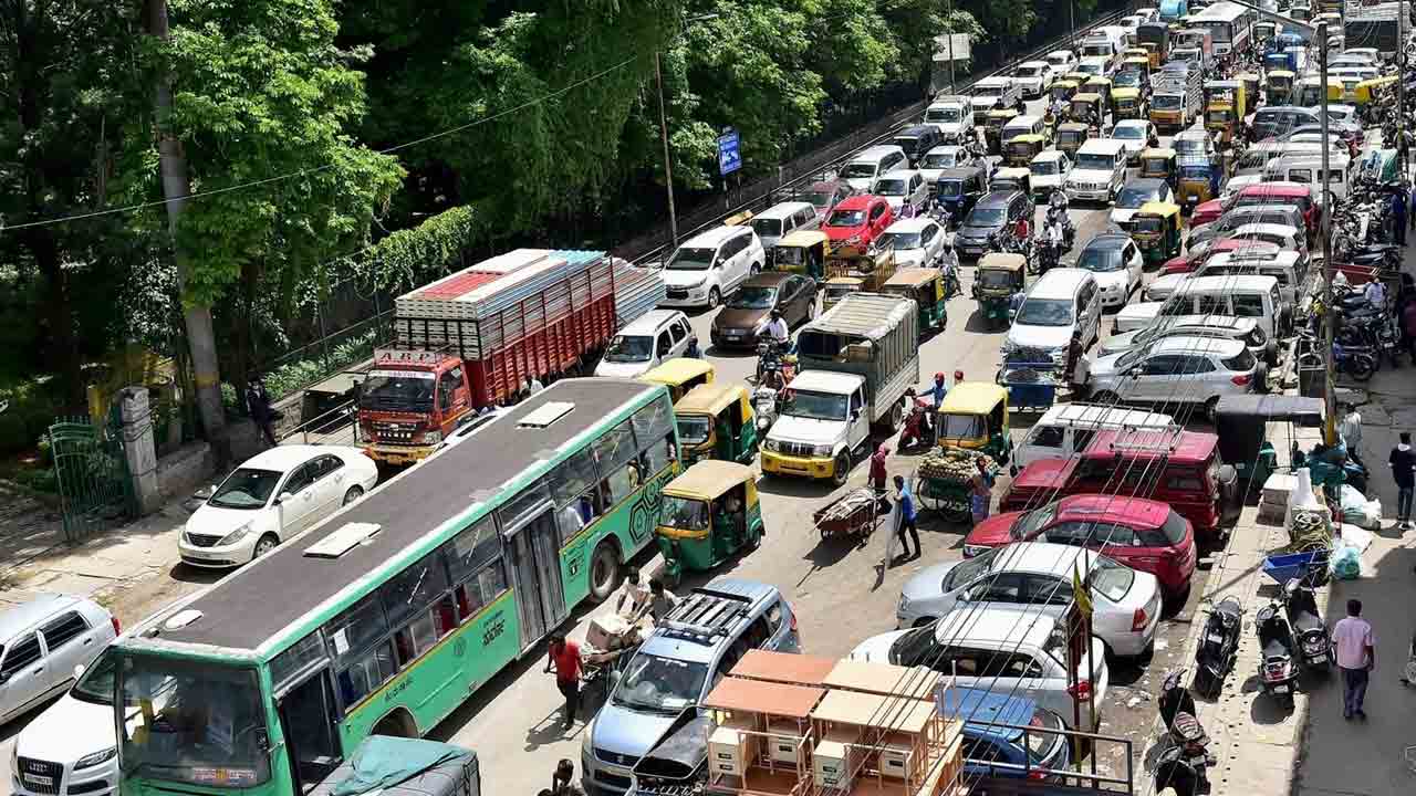 Bengaluru | వాహనాల ట్రాఫిక్‌తో బెంగళూరులో ప్రయాణం నరకప్రాయం..
