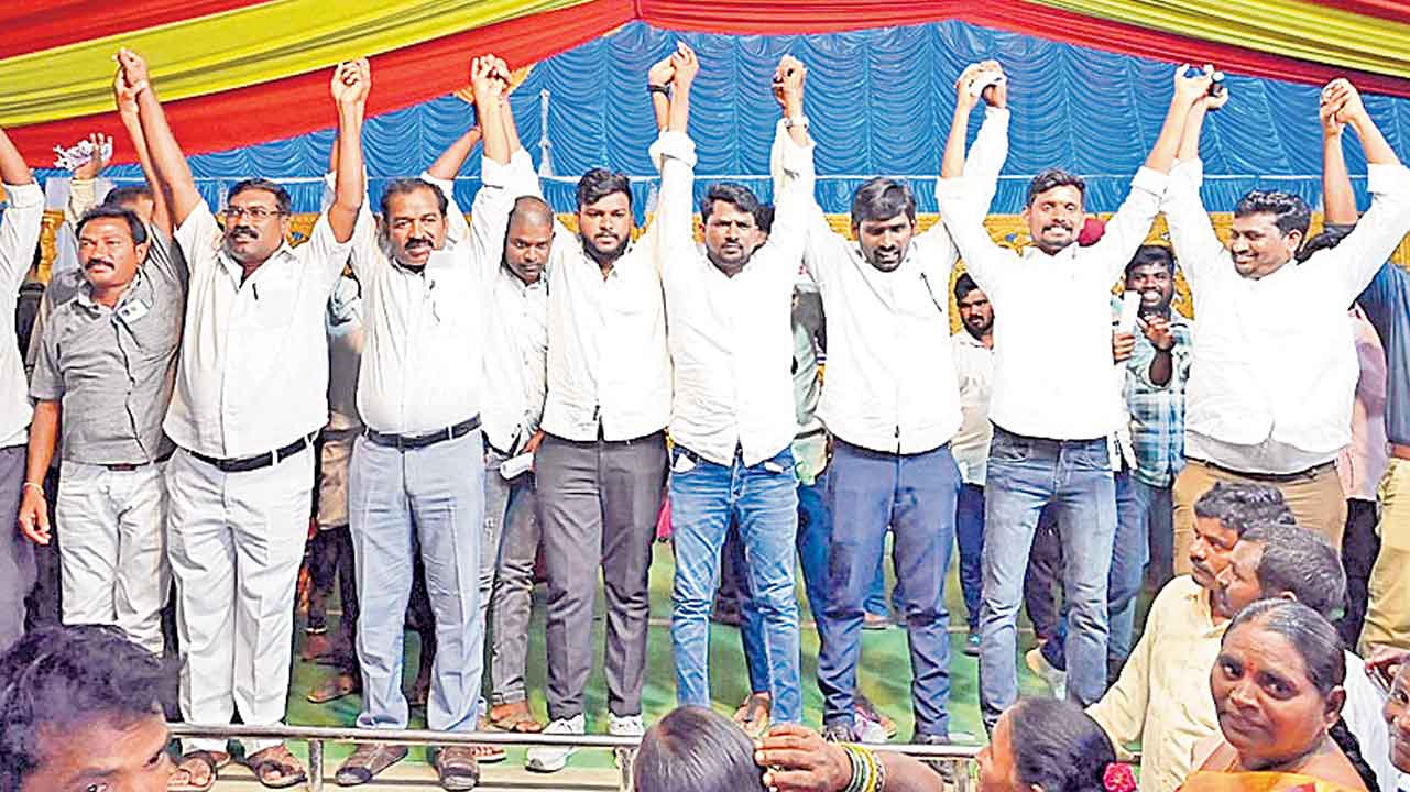 ‘దళితబంధు’ కోసం ఉద్యమిస్తాం