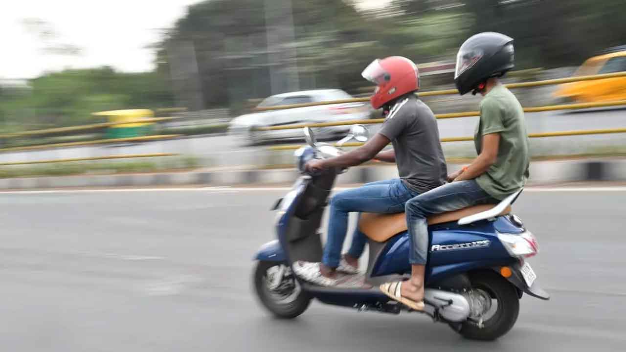 బైక్‌ ట్యాక్సీలు కాంట్రాక్ట్‌ క్యారేజ్‌ పరిధిలోకే