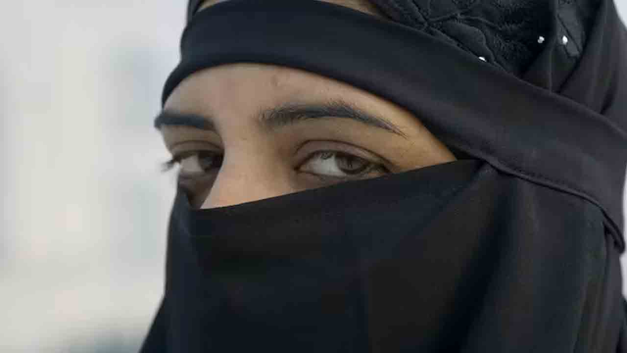 బురఖా ధరించి గర్ల్స్‌ హాస్టల్‌లోకి యువకుడు