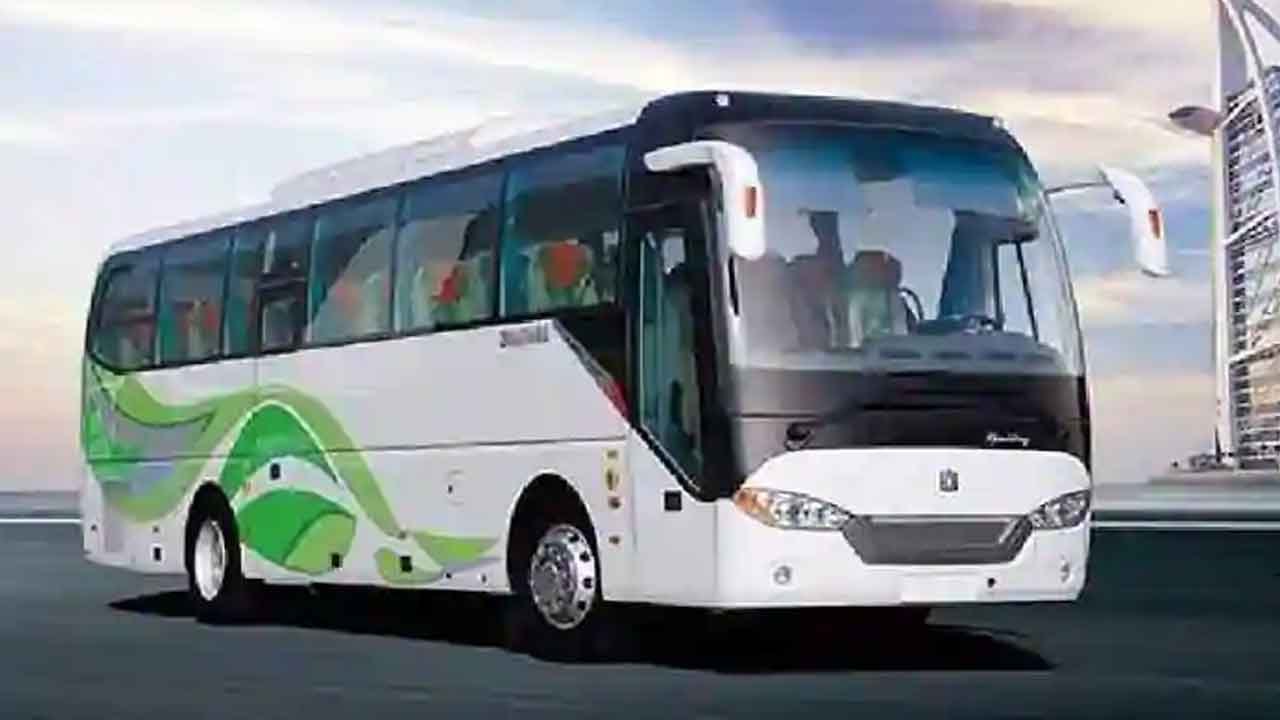 Travel bus overturned | ఖమ్మం జిల్లాలో ప్రైవేట్‌ ట్రావెల్స్‌ బస్సు బోల్తా.. పది మందికి గాయాలు