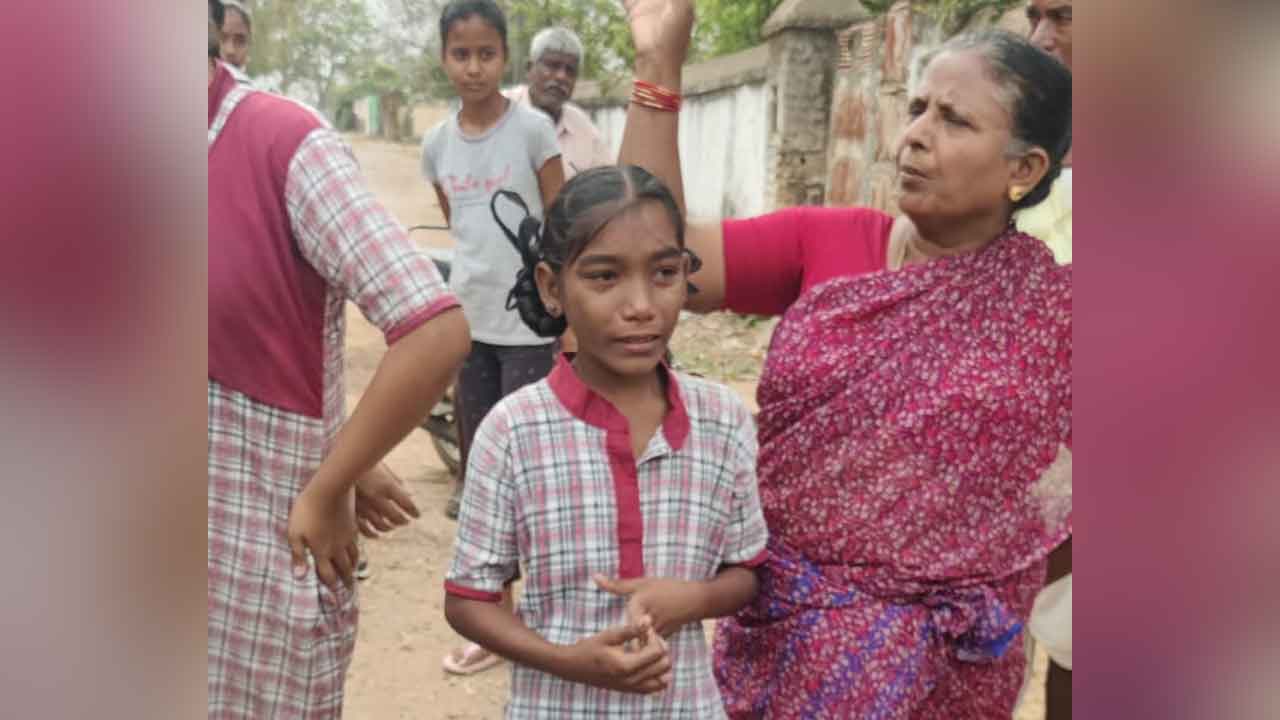 Student kidnap | బయ్యారంలో విద్యార్థిని కిడ్నాప్ కలకలం