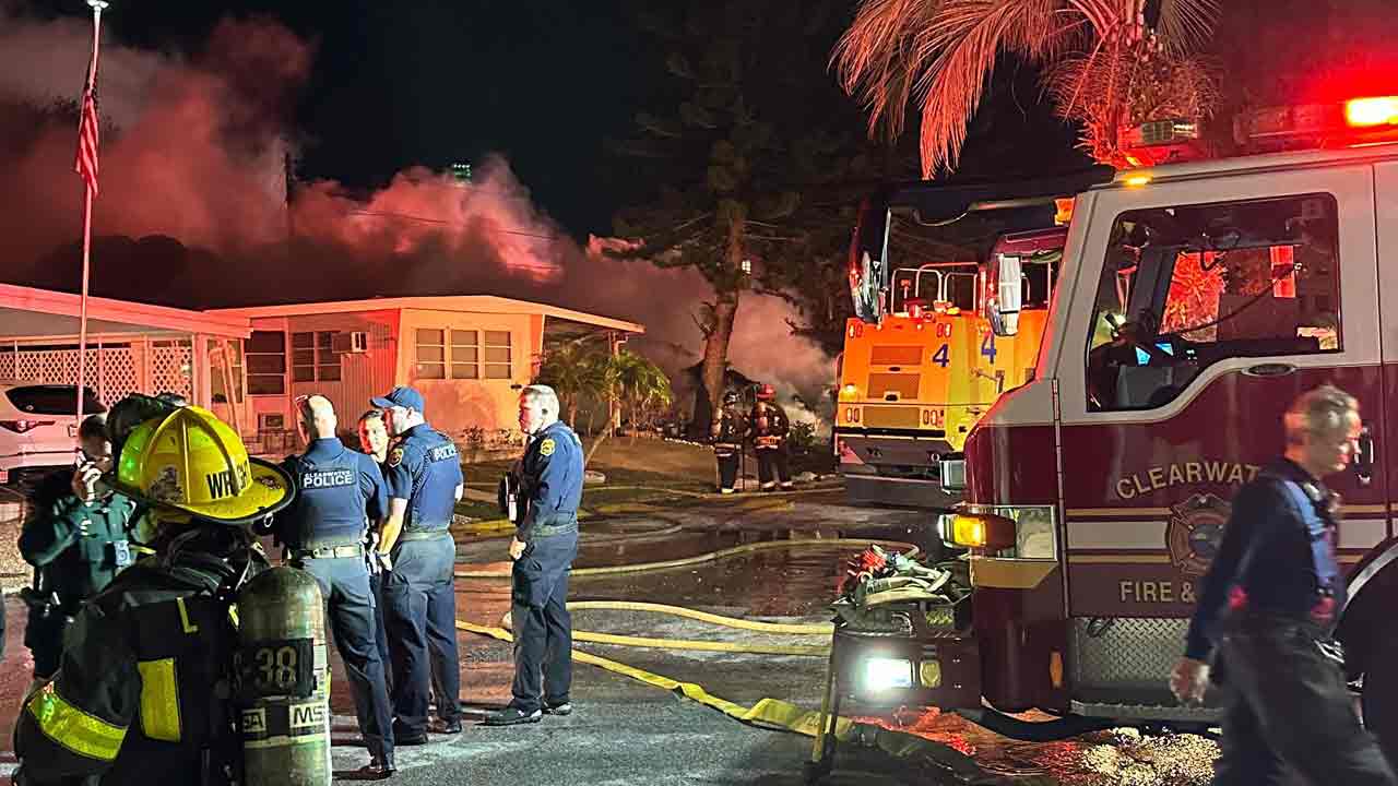 Plane Crash: ఫ్లోరిడాలో ఇండ్ల‌పై కూలిన విమానం.. ప‌లువురు మృతి