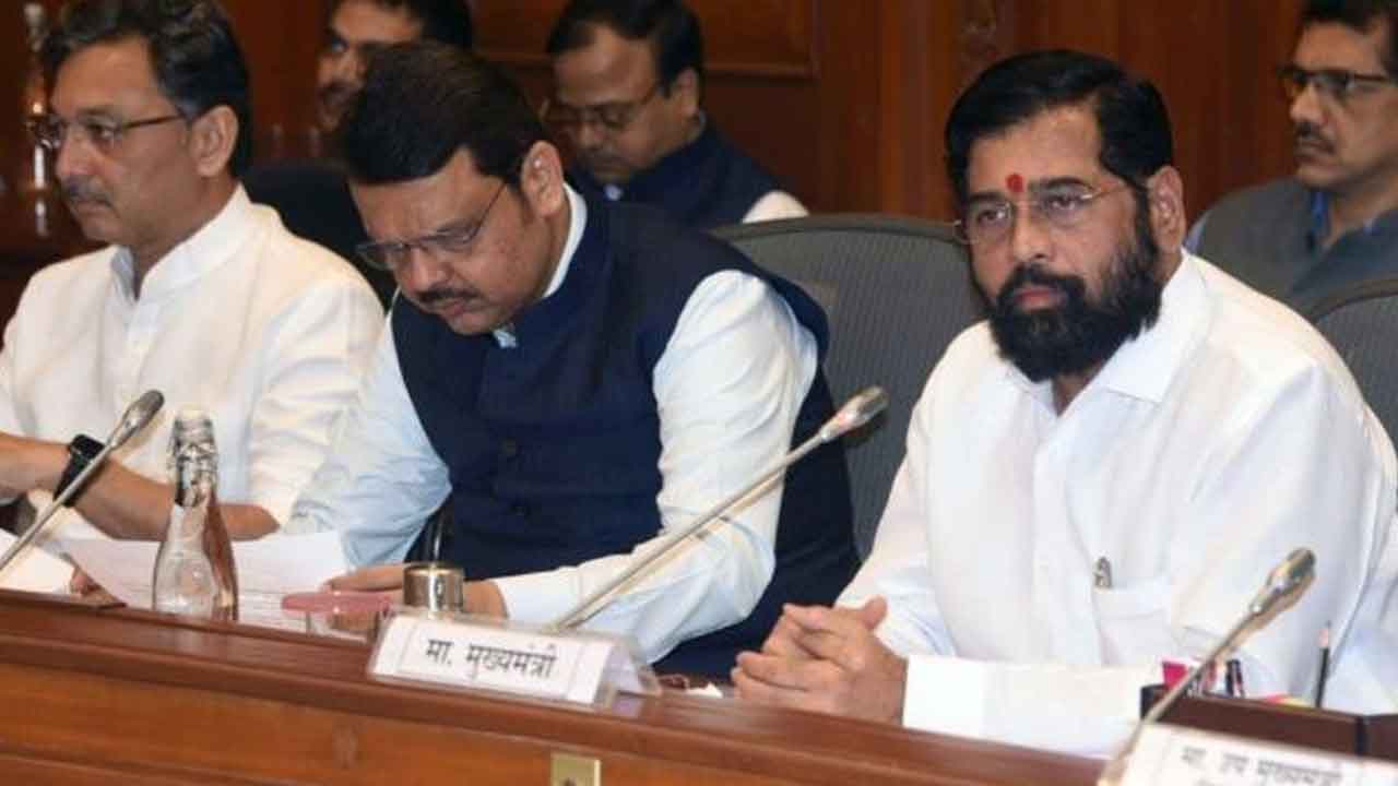 మరాఠాలకు 10% రిజర్వేషన్లు