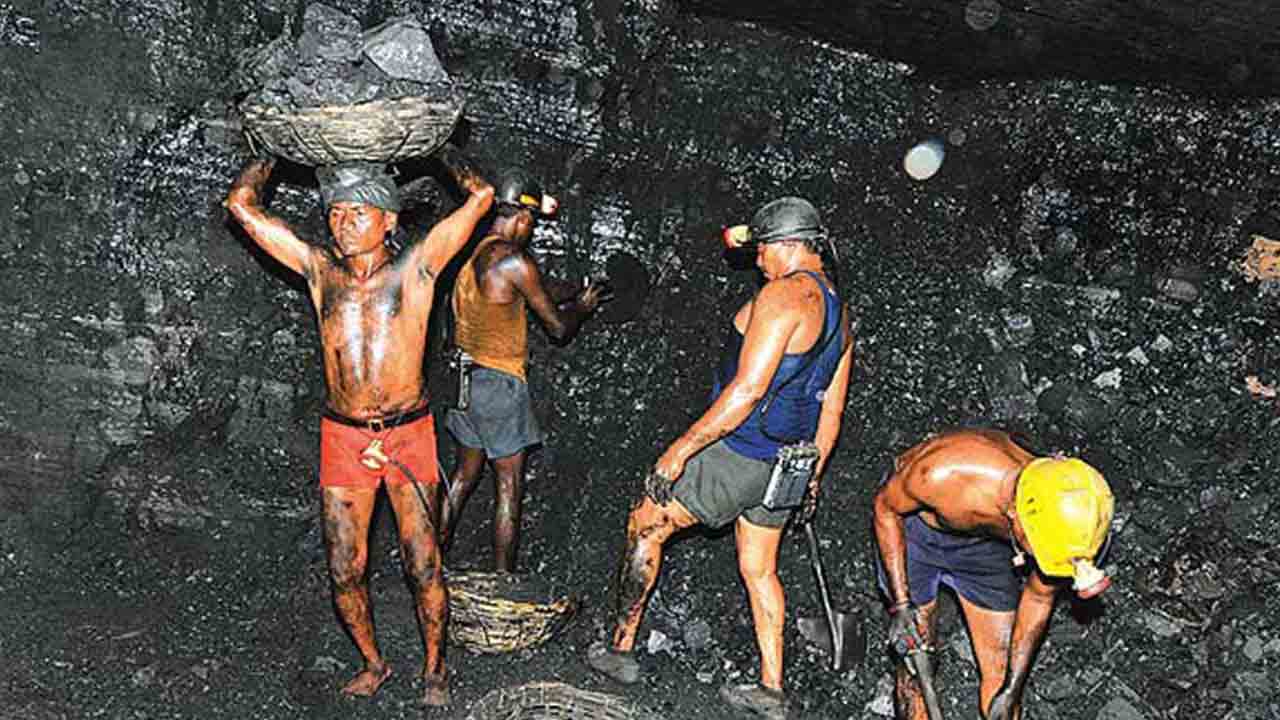 సింగరేణి కార్మికులకు కోటి ప్రమాద బీమా