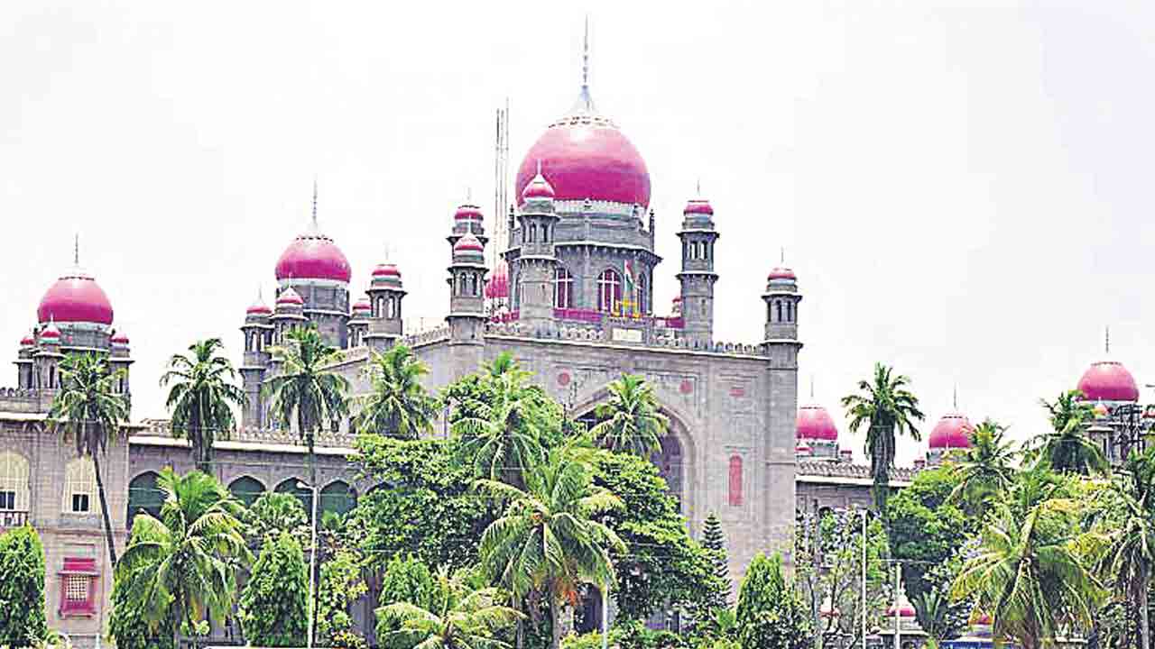 హైకోర్టుకు పాలక మండలి పంచాయితీ