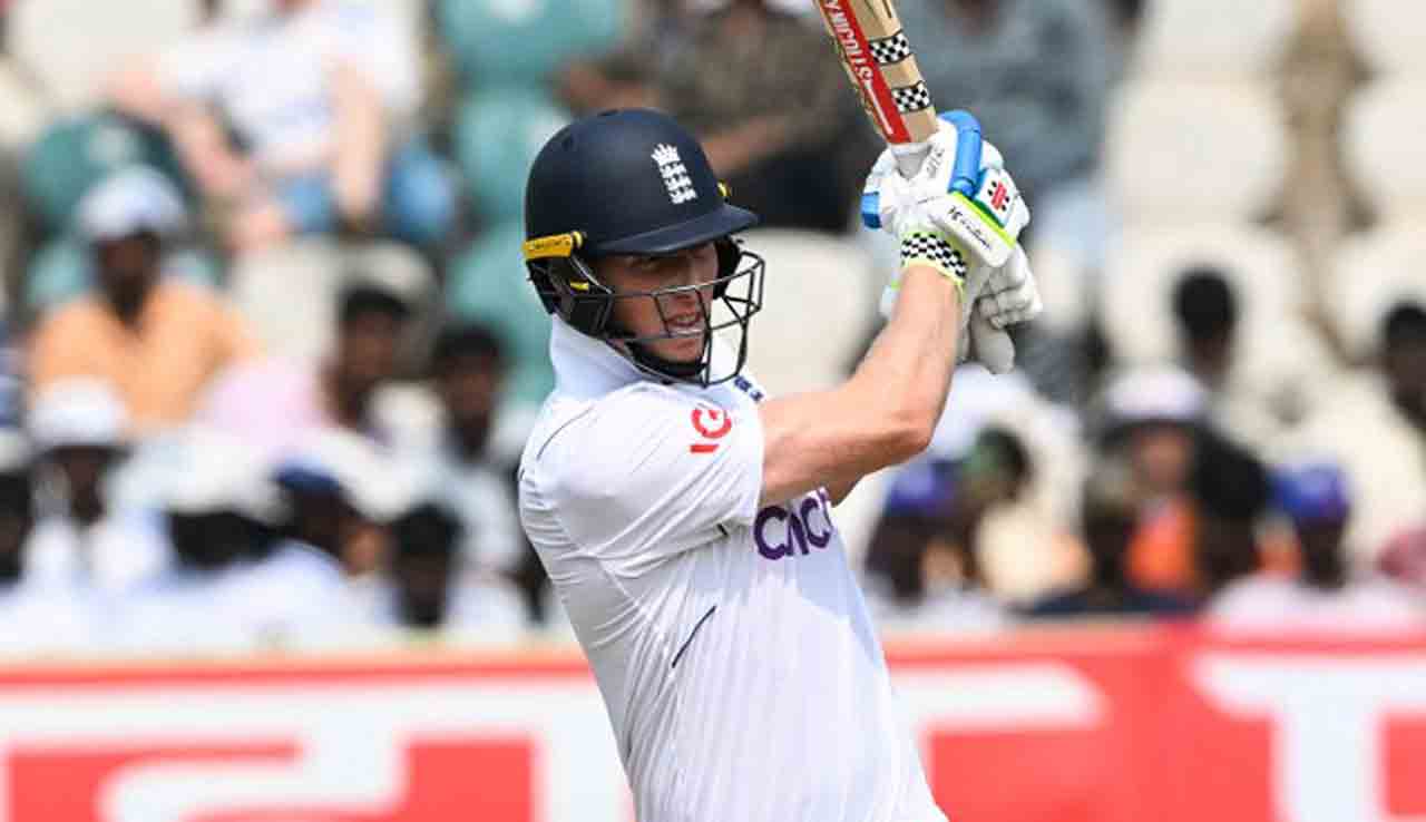 IND vs ENG 2nd Test | క్రాలే హాఫ్ సెంచరీ.. తొలి వికెట్ ప‌డ‌గొట్టిన కుల్దీప్