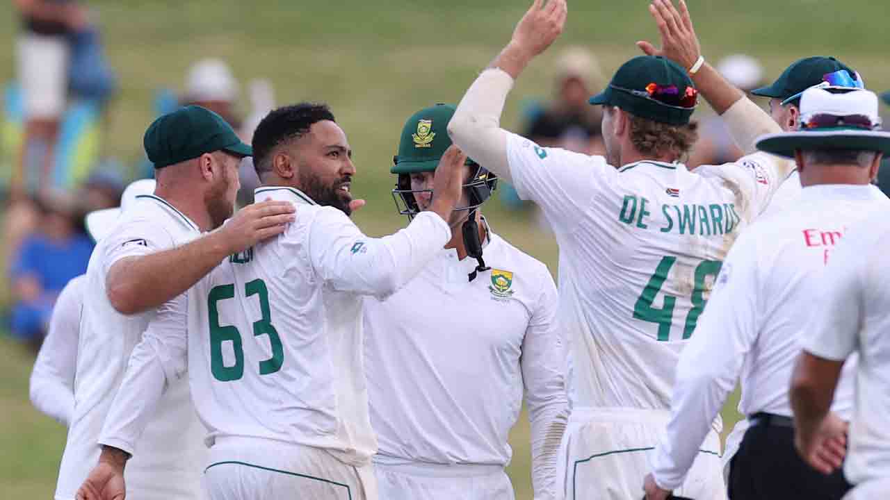 న్యూజిలాండ్‌ 211 ఆలౌట్‌