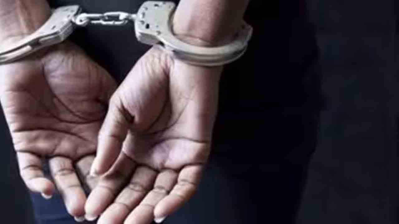 అక్షర చిట్‌ఫండ్‌ చైర్మన్‌, ఇద్దరు డైరెక్టర్ల అరెస్ట్‌