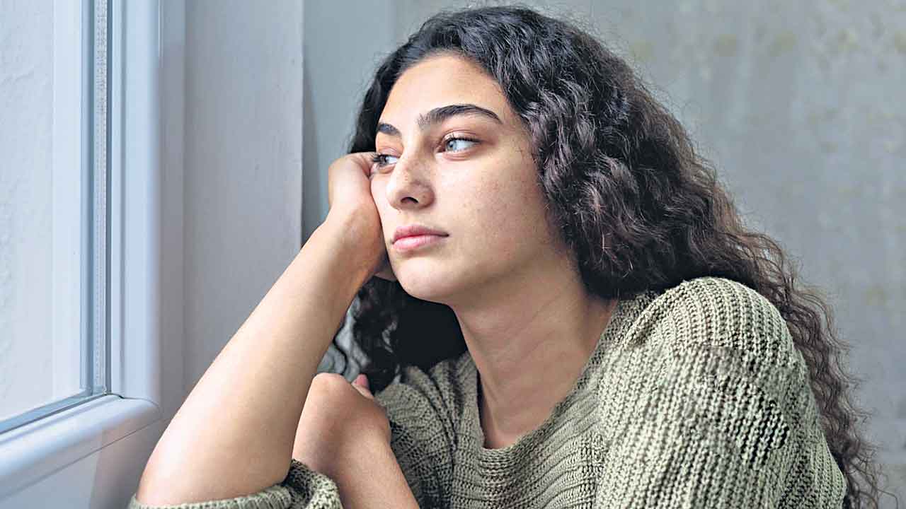 నాన్న ఏం చేసినా ఆమెకు నచ్చదు.. చక్కగా తయారైనా అనుమానమే!