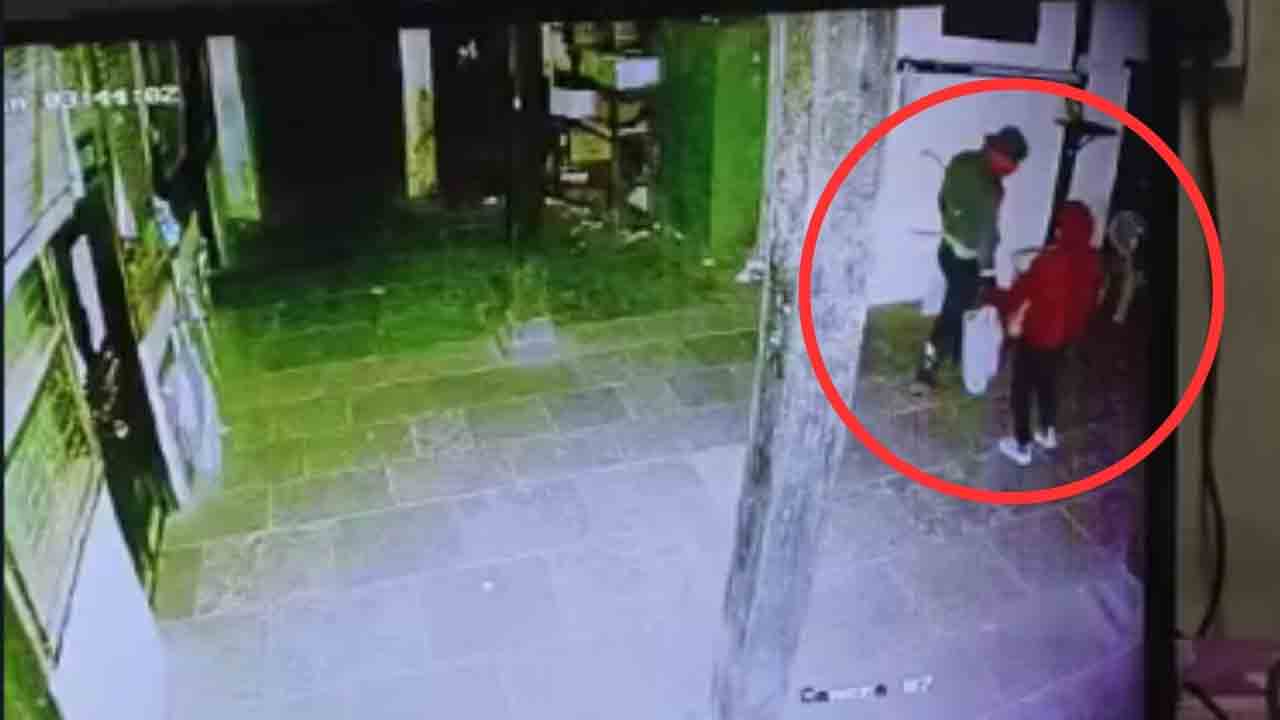 EVM | త‌హ‌సీల్దార్ ఆఫీస్ నుంచి ఈవీఎం అప‌హ‌ర‌ణ‌..