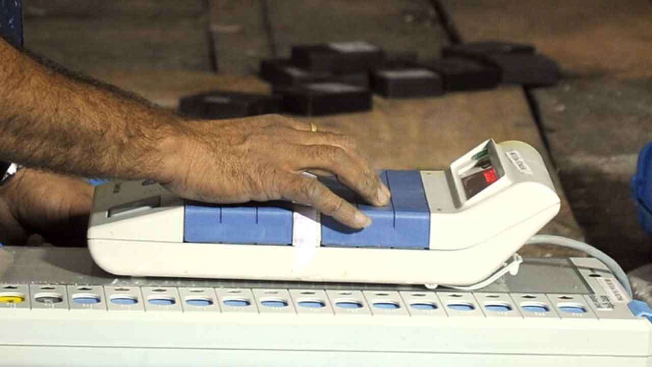 ఈవీఎంలకు ఆపరేటింగ్‌ సిస్టమ్‌ ఉండదు:ఈసీ