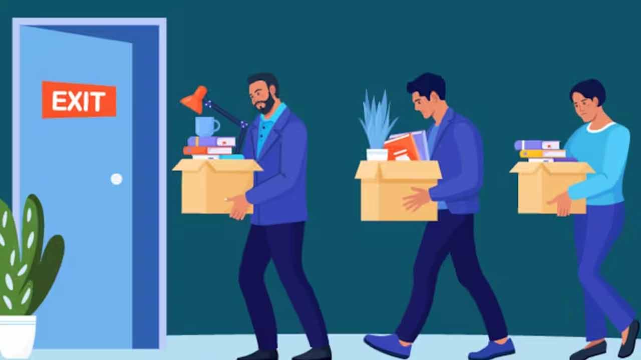 Layoffs | ఆగని కొలువుల కోత.. అన్ని రంగాలకూ విస్తరించిన లేఆఫ్స్‌