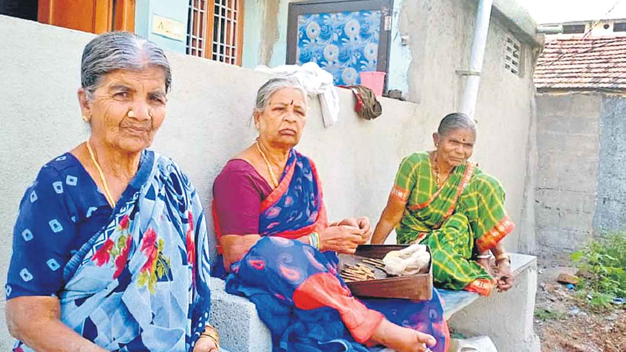 Aasara Pensions | పింఛనో రామచంద్రా.. పెంపు దేవుడెరుగు ఉన్నదీ ఇవ్వని కాంగ్రెస్‌ సర్కార్‌