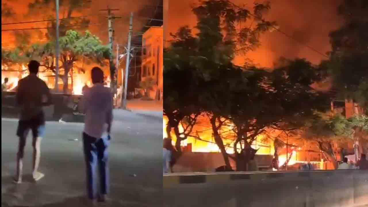 Hyderabad | పేట్ బ‌షీరాబాద్‌లో భారీ అగ్నిప్ర‌మాదం.. పూర్తిగా ద‌గ్ధ‌మైన నాలుగు దుకాణాలు