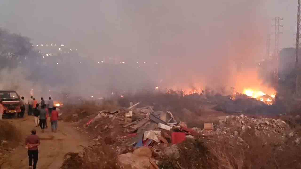 Hyderabad | చందాన‌గ‌ర్‌లో అల్యూమినియం ఫ్యాక్ట‌రీ వ‌ద్ద‌ అగ్నిప్ర‌మాదం