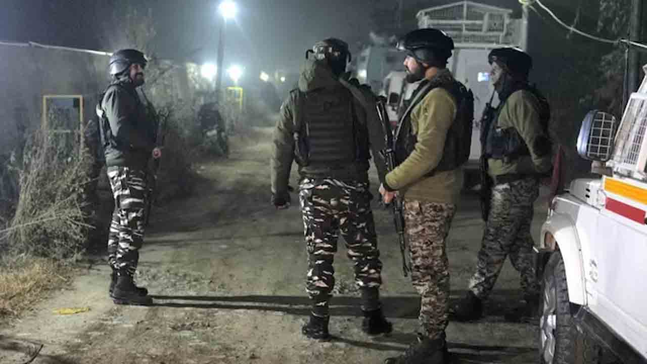 Terrorists | జ‌మ్మూక‌శ్మీర్‌లో పంజాబ్ కార్మికుల‌పై ఉగ్ర‌వాదుల కాల్పులు.. ఒక‌రి మృతి