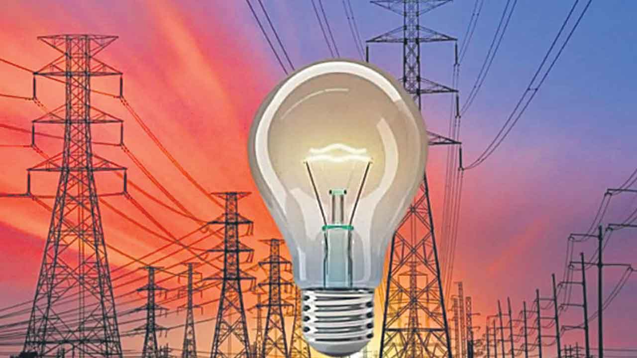 Gruha Jyothi | ఆధార్‌ ఉంటేనే గృహజ్యోతి.. విద్యుత్తు కనెక్షన్‌ నంబర్‌కు ఆధార్‌తో అనుసంధానం