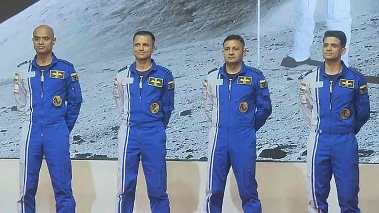 Gaganyaan Astronauts: గగన్యాన్ వ్యోమగాములు వీళ్లే.. ఆ నలుగుర్ని పరిచయం చేసిన ప్రధాని మోదీ