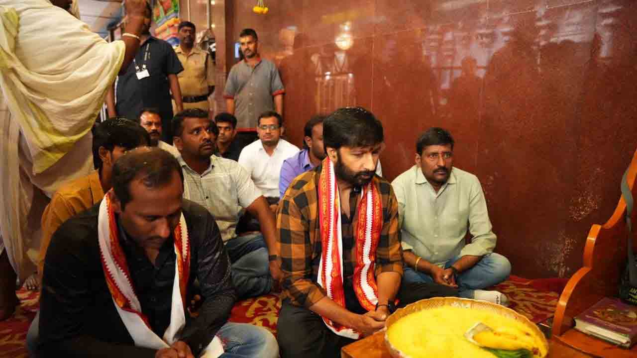 Bheema Movie | విజయవాడ కనకదుర్గమ్మను దర్శించుకున్న హీరో గోపీచంద్