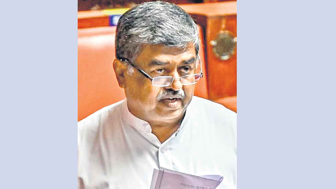 Karnataka | పాక్‌ మాకు శత్రుదేశం కాదు.. కాంగ్రెస్‌ ఎమ్మెల్సీ వ్యాఖ్యలతో  కర్ణాటక అసెంబ్లీలో దుమారం