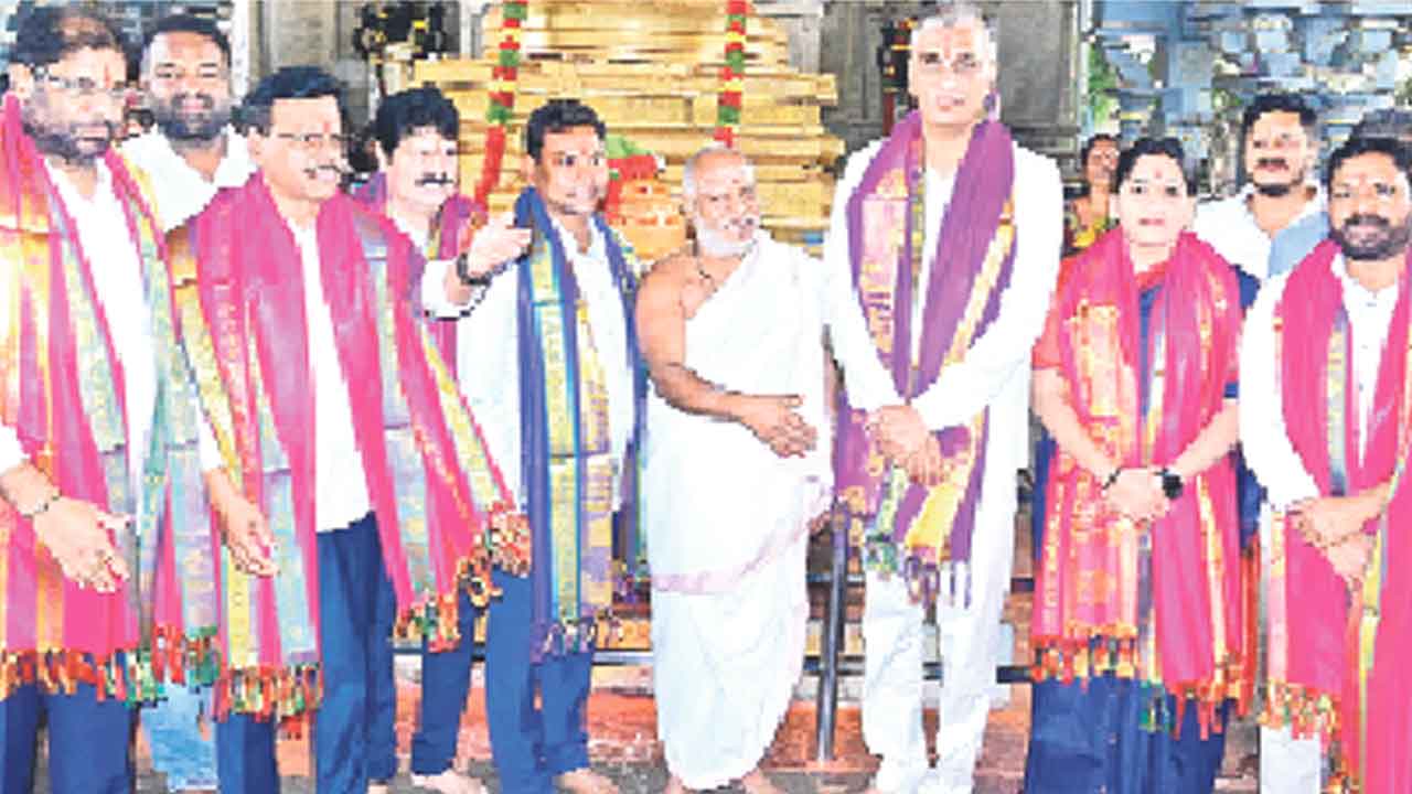 రామయ్య సేవలో మాజీ మంత్రి హరీశ్రావు
