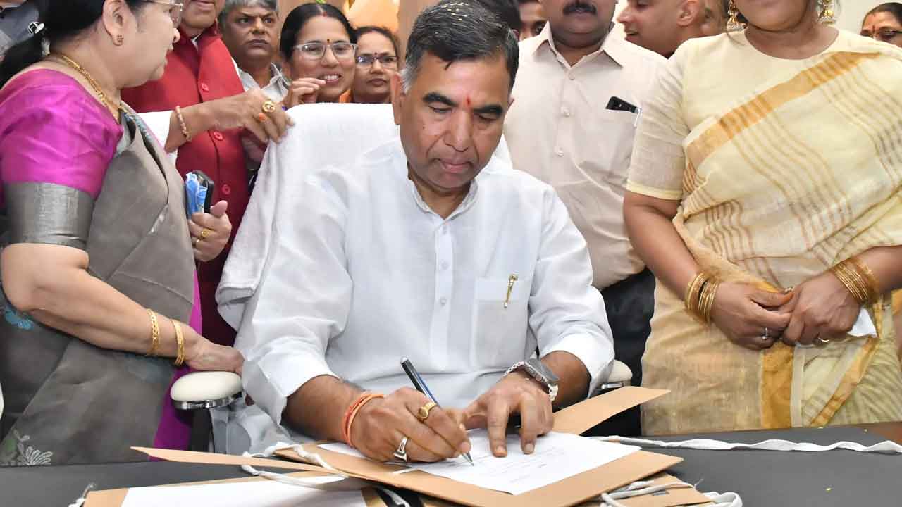 ప్రభుత్వ సలహాదారుగా వేణుగోపాలరావు బాధ్యతలు