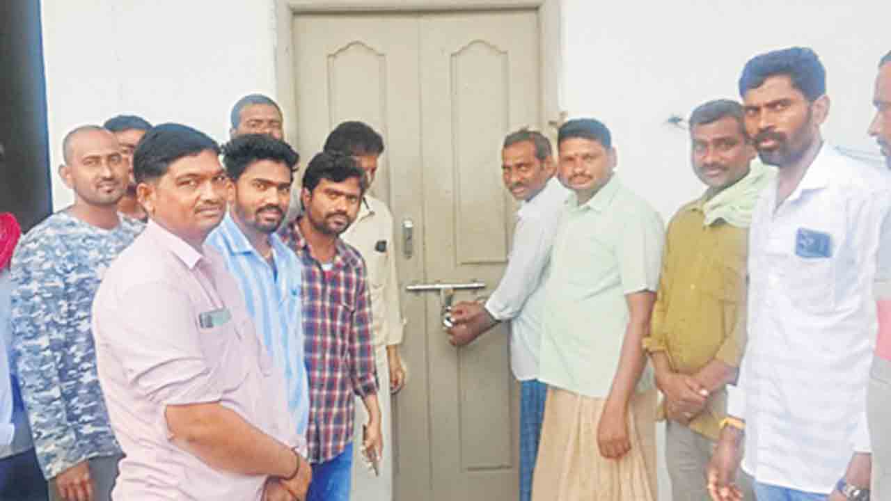 భగ్గుమన్న చెరుకు రైతులు