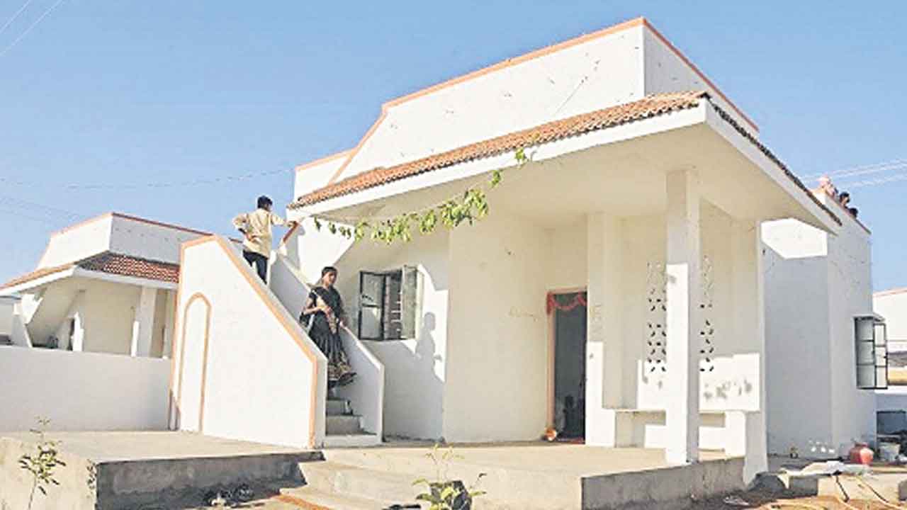 Telangana Budget | దరఖాస్తులు 82 లక్షలు.. ఇండ్లు 4లక్షలు.. బడ్జెట్‌లో అరకొర నిధులతో పేదల సొంతింటి కల సారమయ్యేదెలా?