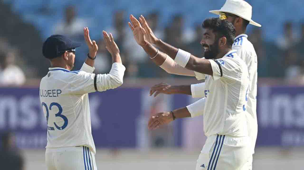 IND vs ENG 3rd Test | రాజ్‌కోట్ టెస్టులో న‌ల్ల బ్యాడ్జీల‌తో భార‌త జ‌ట్టు.. కార‌ణ‌మిదే..!