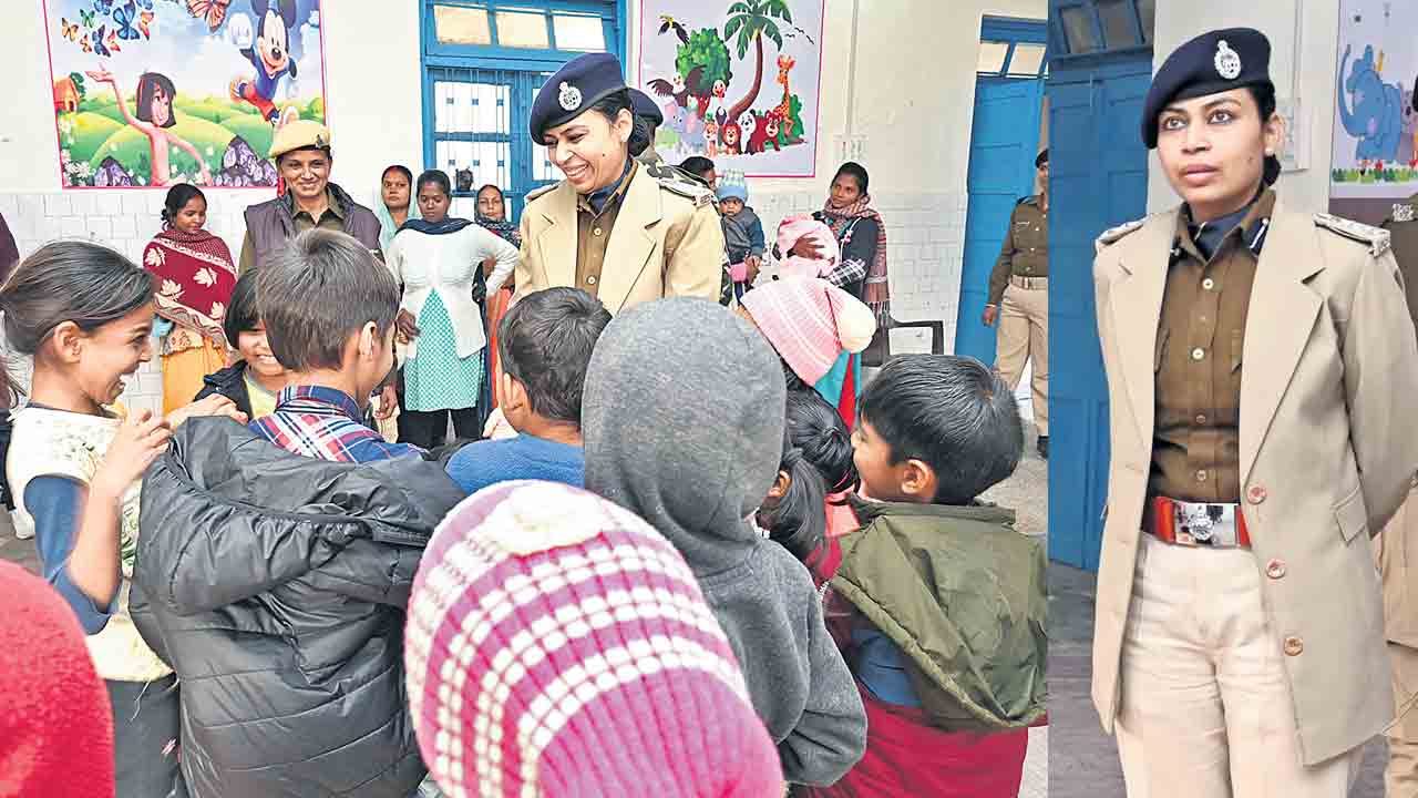 పోలీసు అమ్మల కోసం..