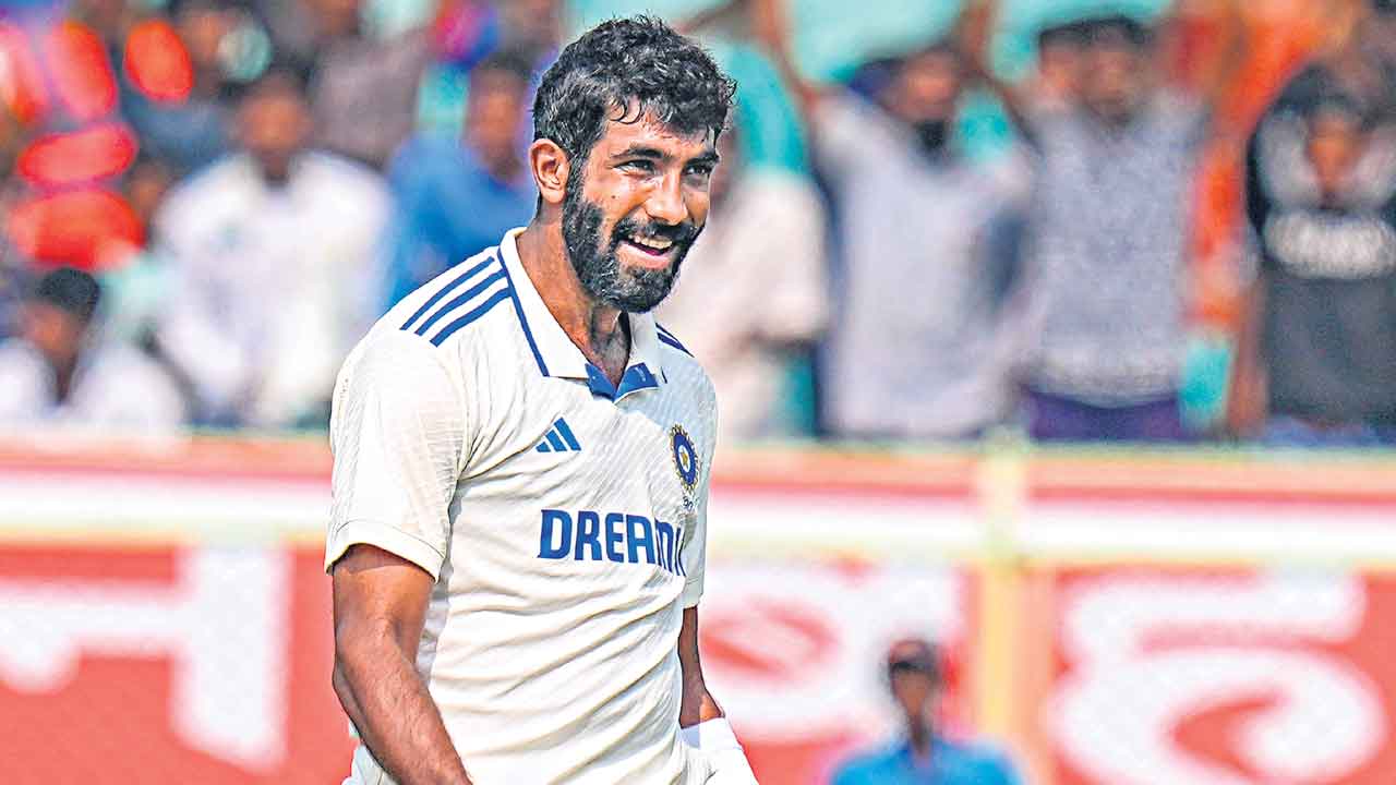 బుమ్రా నం.1.. తొలి భారత పేసర్‌గా రికార్డు