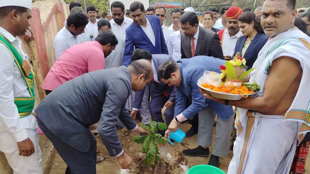 Rajeswara Rao | సబ్ కోర్టు నిర్మాణానికి స్థలాన్ని పరిశీలించిన హైకోర్టు జడ్జి ఎన్.రాజేశ్వరరావు