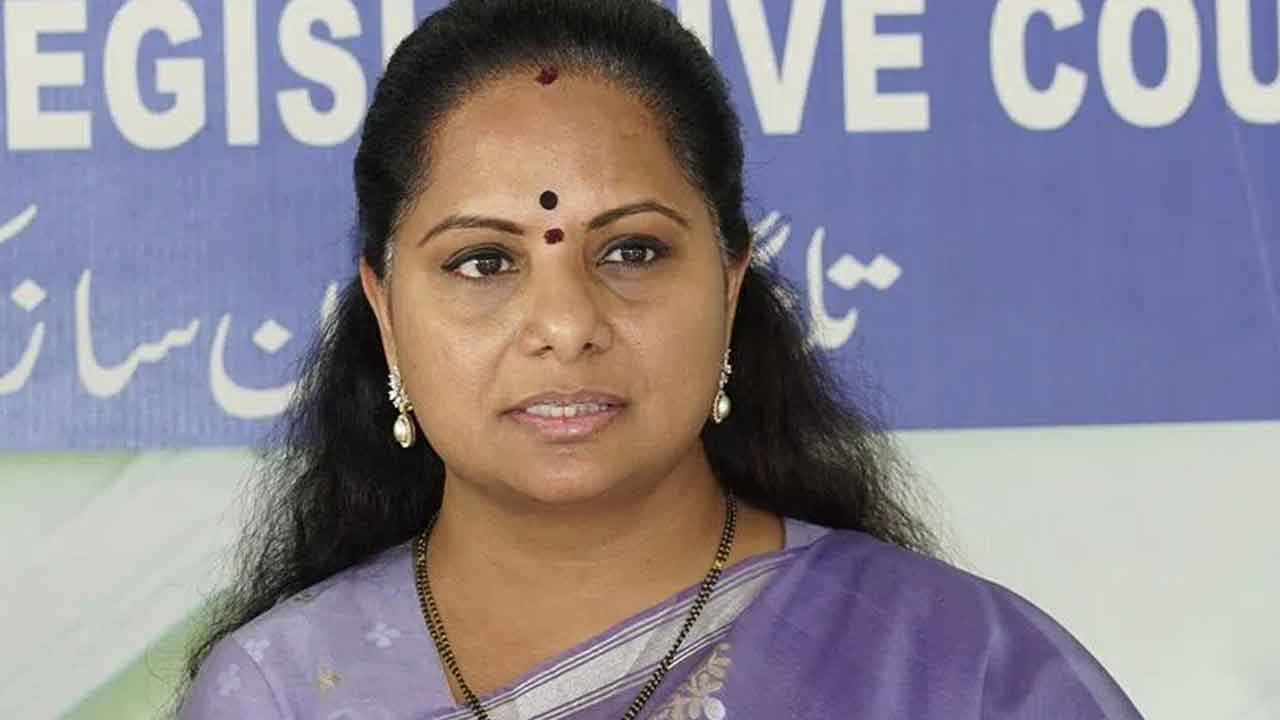 MLC Kavitha | కేసీఆర్ను బద్నాం చేసేందుకు కాంగ్రెస్ ప్రభుత్వం కుట్ర: ఎమ్మెల్సీ కవిత