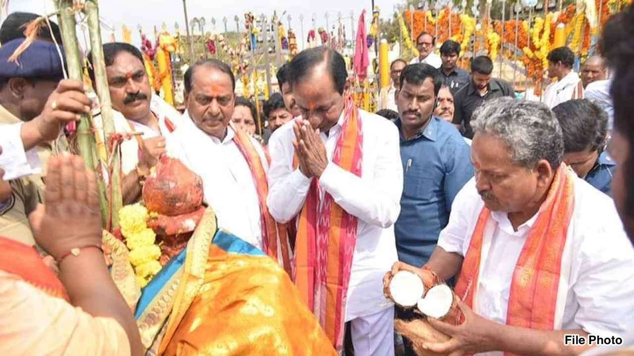 KCR | తెలంగాణ పోరాటంలోనూ.. సమ్మక్క సారలమ్మల స్ఫూర్తి ఇమిడి ఉంది : కేసీఆర్‌
