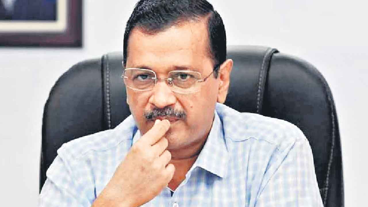 కేజ్రీవాల్‌కు కోర్టు సమన్లు