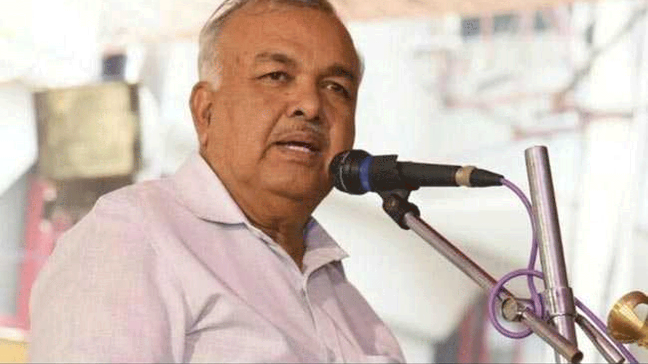 ఖ‌జానా నింపుకునేందుకు ఆల‌యాల రాబ‌డిపై క‌న్నేసిన కాంగ్రెస్ : బీజేపీ