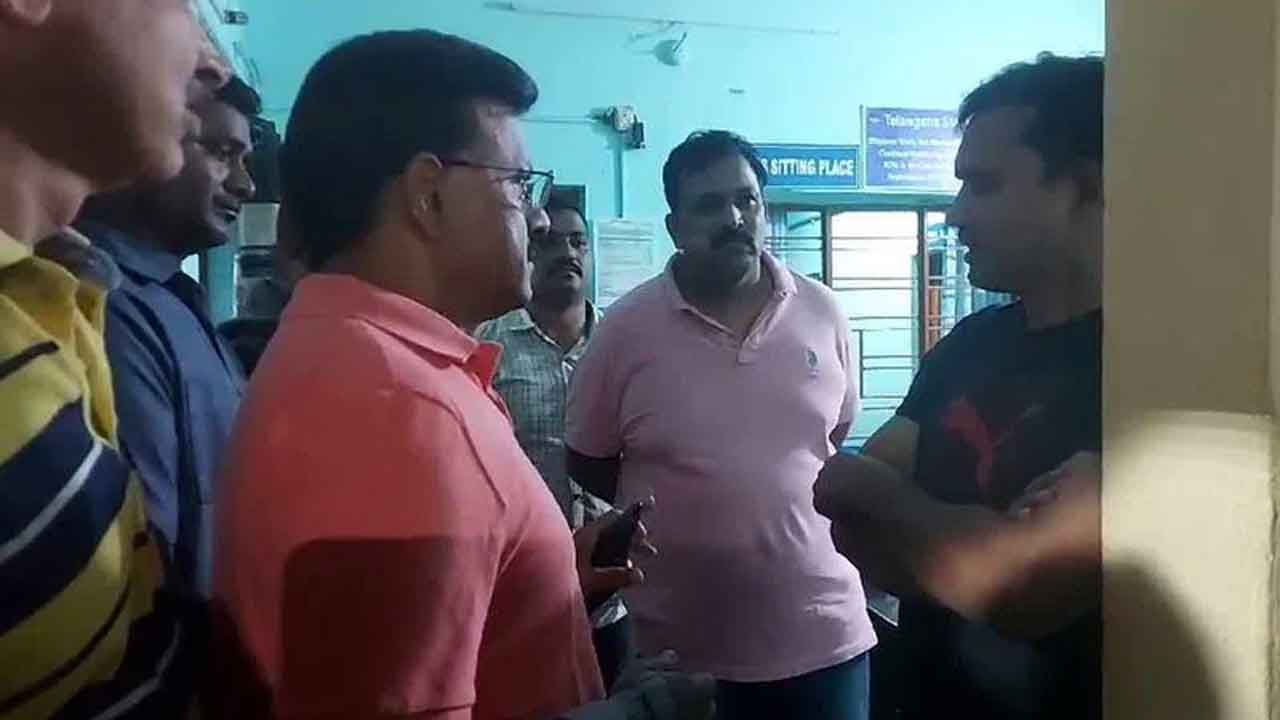 ఖమ్మం డీసీసీబీ డైరెక్టర్‌ శేఖర్‌ అరెస్ట్‌