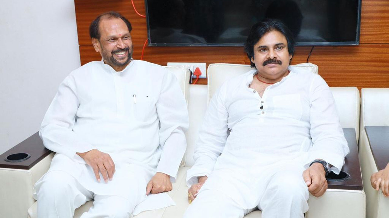 Pawan Kalyan | కొణతాల రామకృష్ణ ఇంటికి వెళ్లిన పవన్‌.. దాదాపు 50 నిమిషాలు భేటీ!