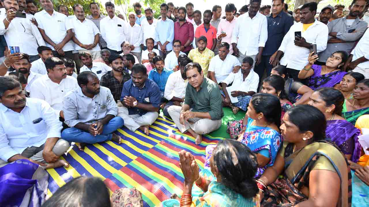 KTR | గల్ఫ్ జైలు నుంచి విడుదలైన బాధితులకు కేటీఆర్ పరామర్శ