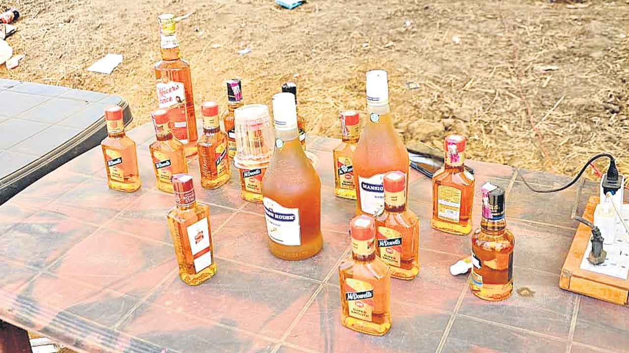 Medaram Jathara | మేడారంలో మద్యం దందా.. భక్తులకు మద్యం అంటగట్టేందుకు ఎక్సైజ్‌ శాఖ టార్గెట్లు!