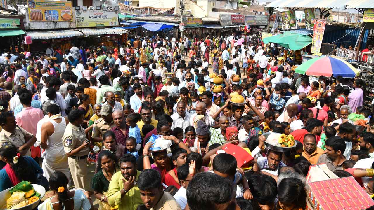 Mallanna temple | మల్లన్న జాతరకు పోటెత్తిన భక్తులు