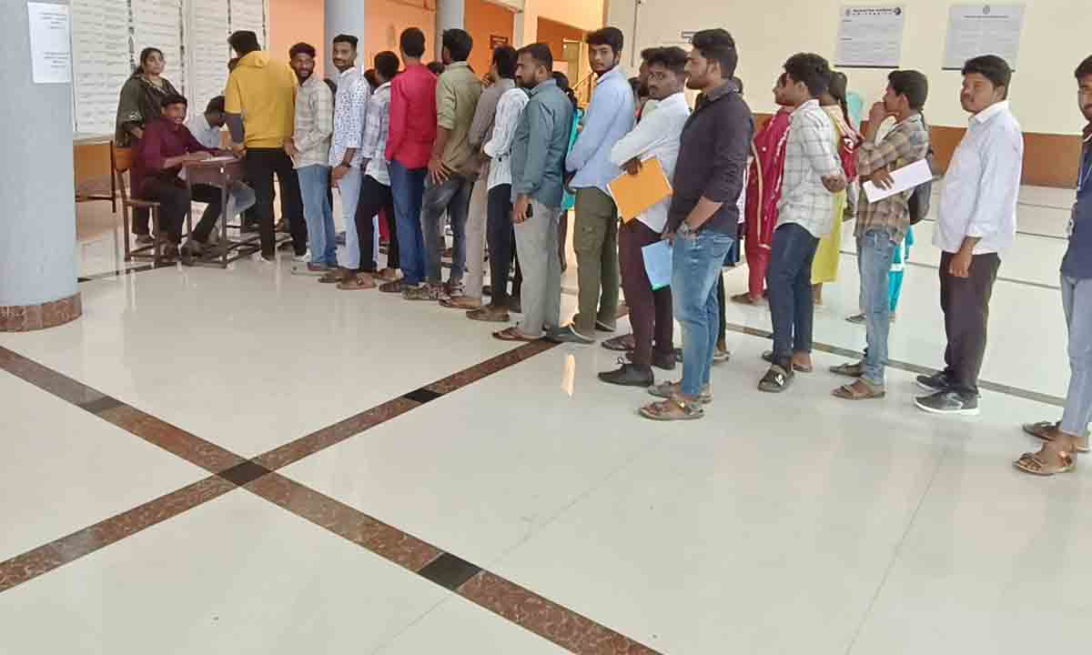 ఎంజీయూలో జాబ్‌మేళాకు విశేష స్పందన