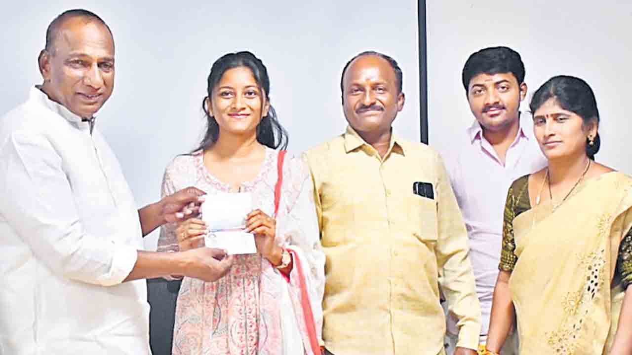 మల్లారెడ్డి యూనివర్సిటీ నుంచి విదేశాలకు 43 మంది విద్యార్థులు