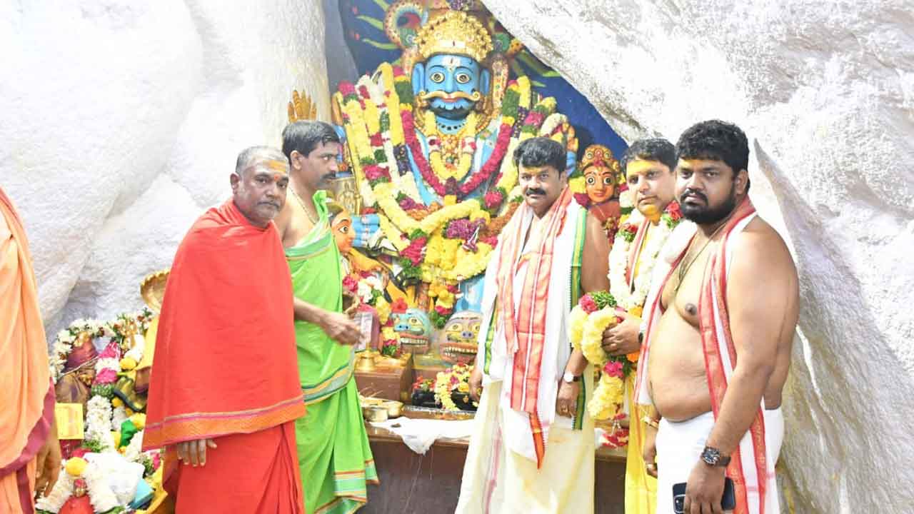 MLA Thalasani | కొమురవెల్లి మల్లన్నను దర్శించుకున్న ఎమ్మెల్యే తలసాని