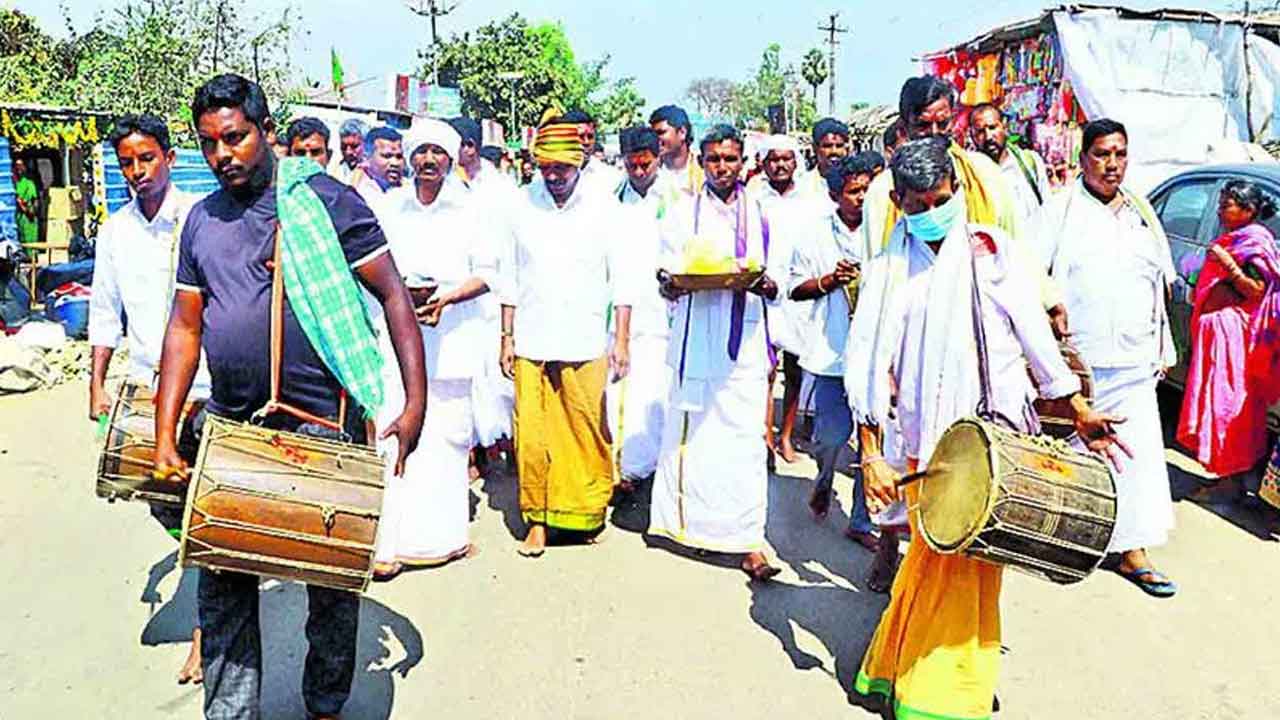 మేడారంలో ఘనంగా మండమెలిగె